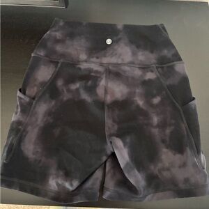 CRZ YOGA Black Tie Dye Flowers Butterluxe pocket shorts 5”